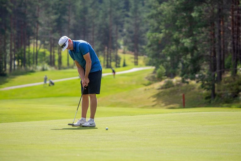 Hopeakallion yritysalueesta ilmakuva